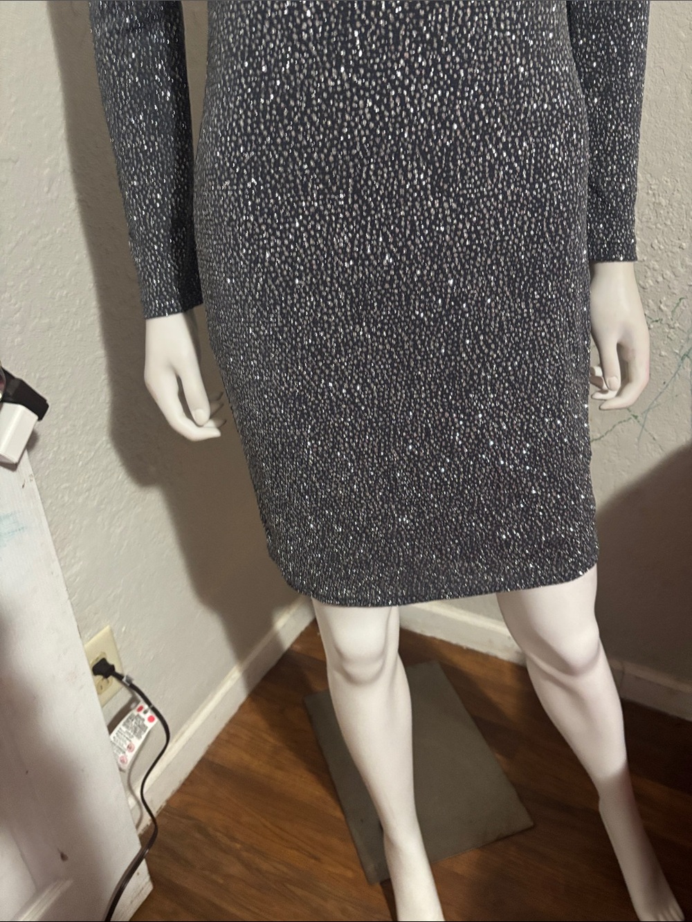 H&M Silver Sparkle Long-Sleeve Bodycon Dress - Picture 4 of 9